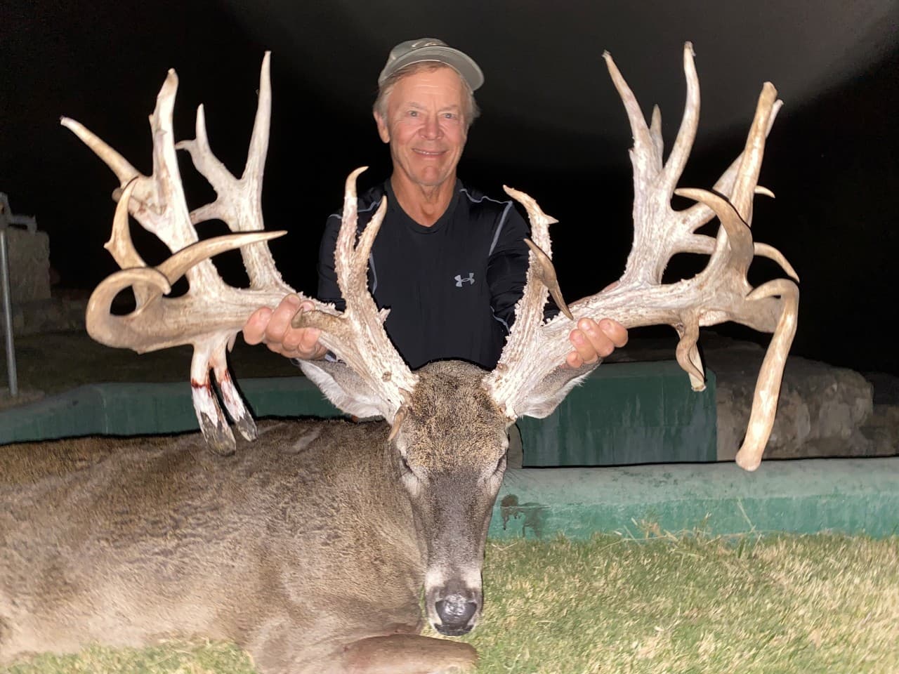 Signature Whitetail Hunt — Top-End Bucks